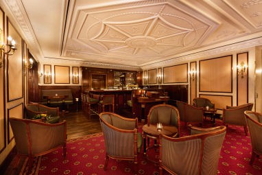 BEST WESTERN PREMIER Grand Hotel Russischer Hof: Bar/Salón