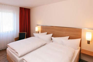 H+ Hotel Bochum: Room