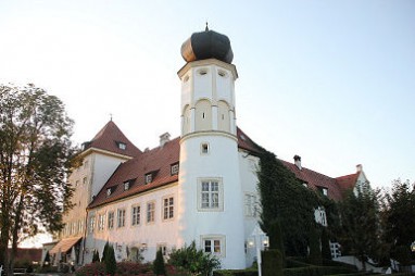 Schlosshotel Neufahrn: Vue extérieure