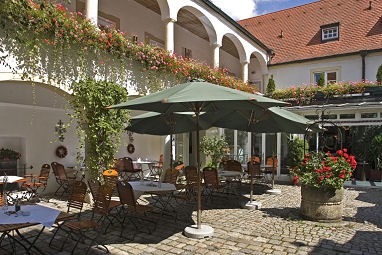 Schlosshotel Neufahrn: Otros