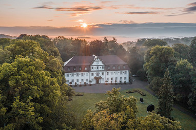 Wald & Schlosshotel Friedrichsruhe: Buitenaanzicht