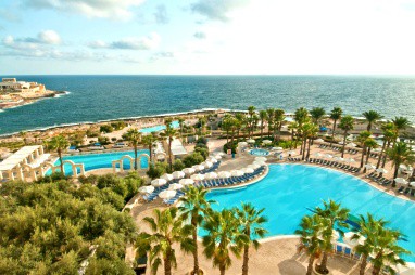Hilton Malta: Piscina