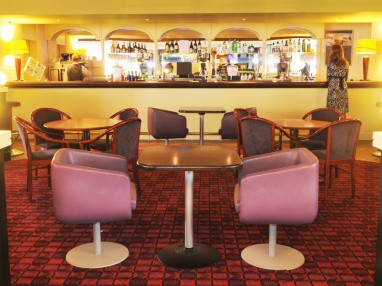 The Legacy Plymouth International Hotel: Bar/Salón