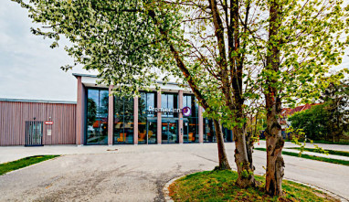 Premier Inn München Airport Süd Hotel: Exterior View